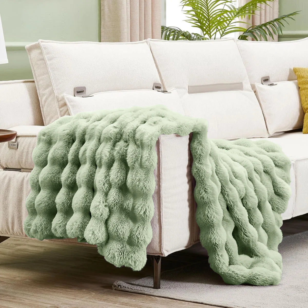 🔥Popular thickened rabbit plush nap blanket, flannel milk velvet cover blanket