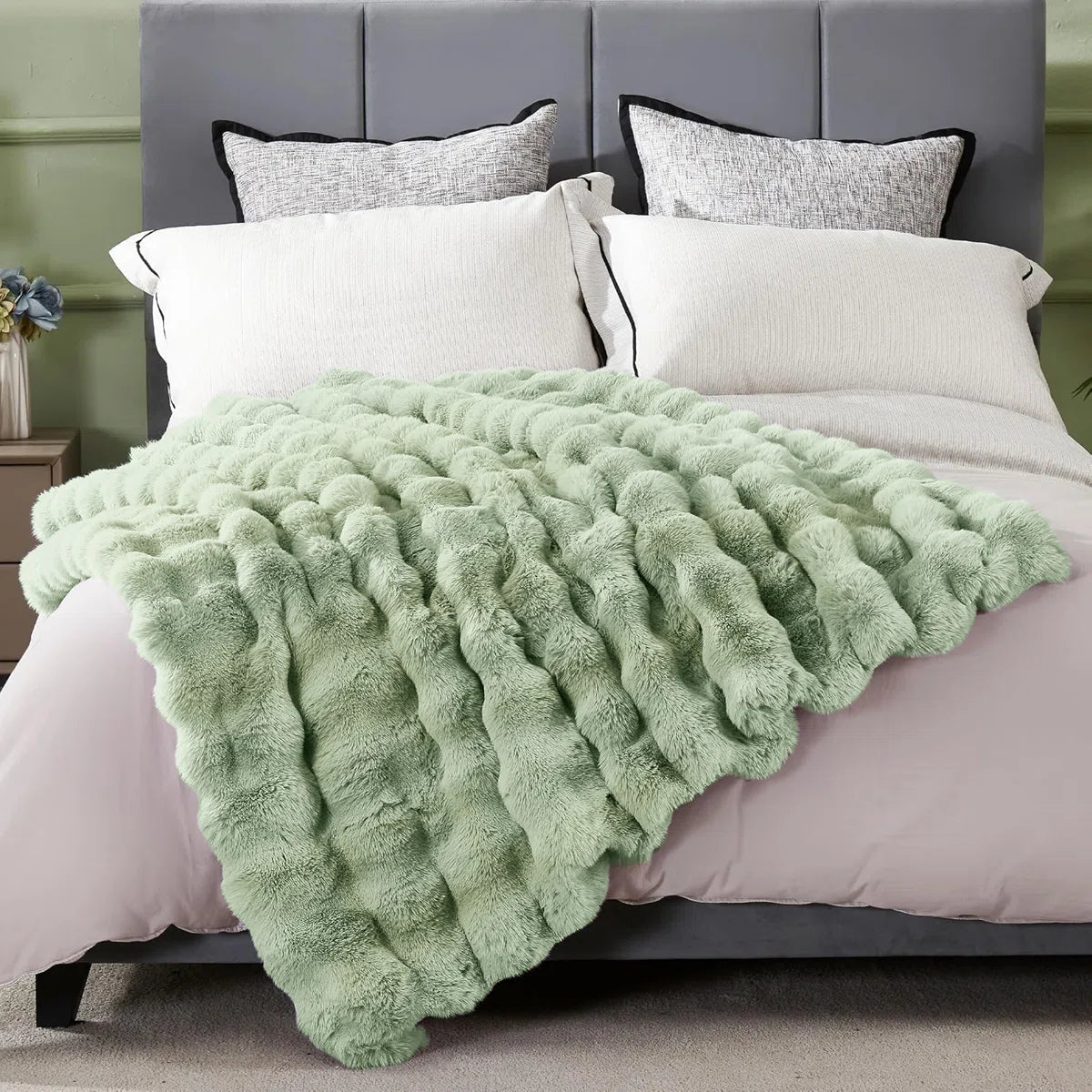 🔥Popular thickened rabbit plush nap blanket, flannel milk velvet cover blanket