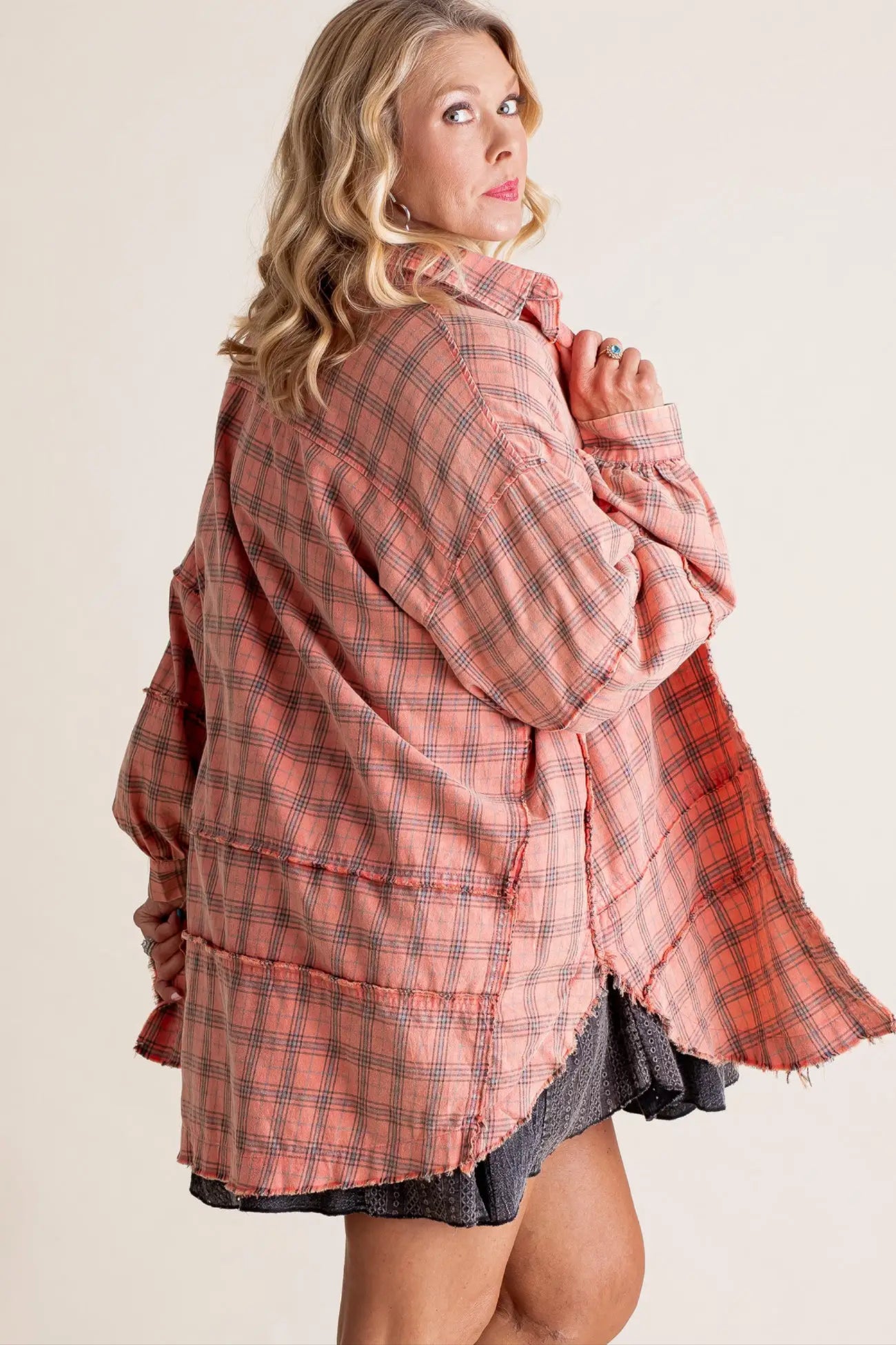 ⏰Hot Sale-Women's Seams Raw Edge Washed Oversized Shirt Jacket with Pockets 🔥New arrivals at special price🔥