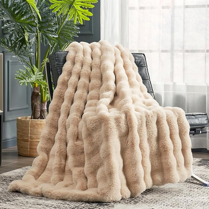 🔥Popular thickened rabbit plush nap blanket, flannel milk velvet cover blanket